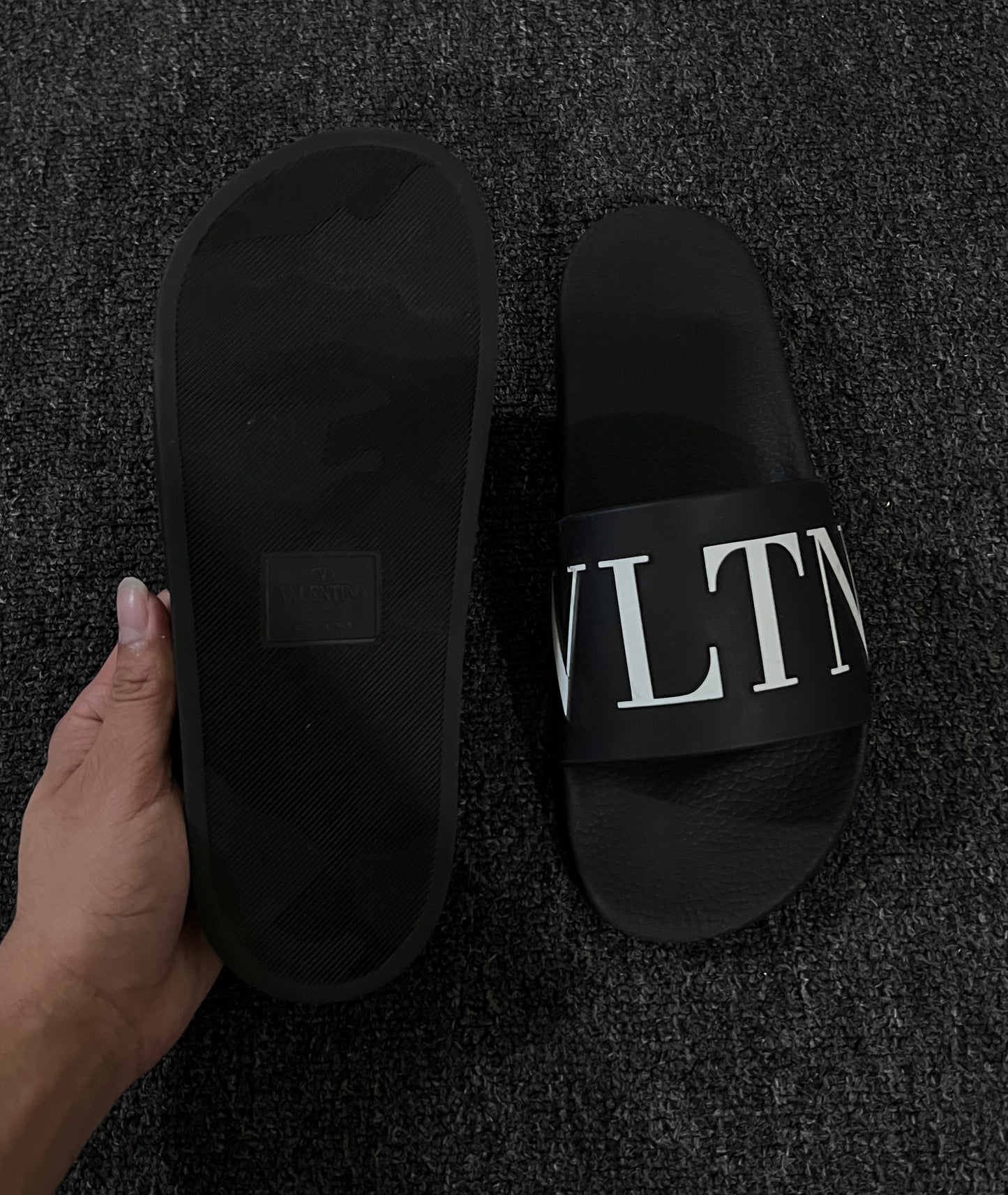 VLTN LOGO SANDALS SLIDES