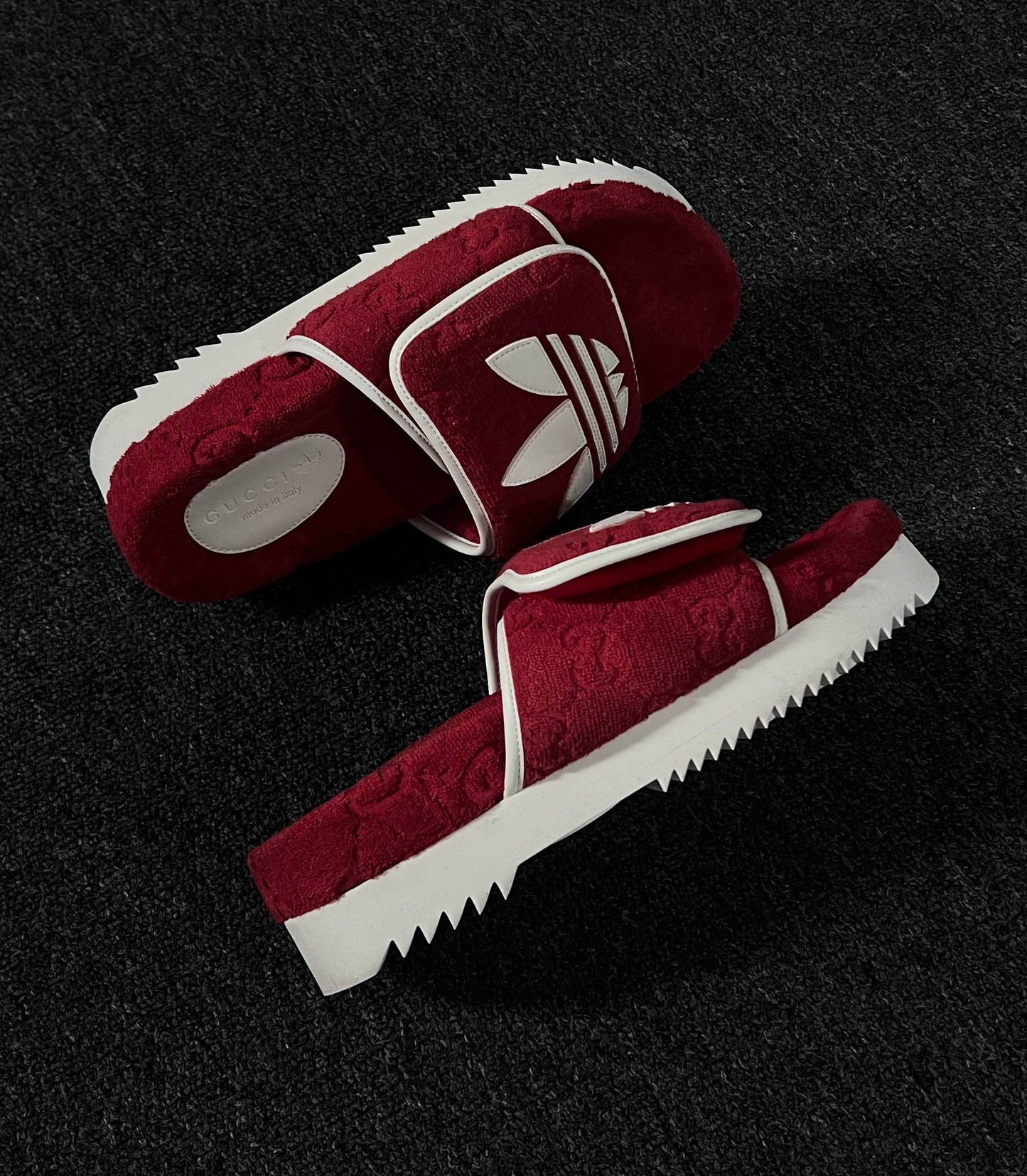 GUCCI X ADIDAS LOGO SANDALS SLIDES