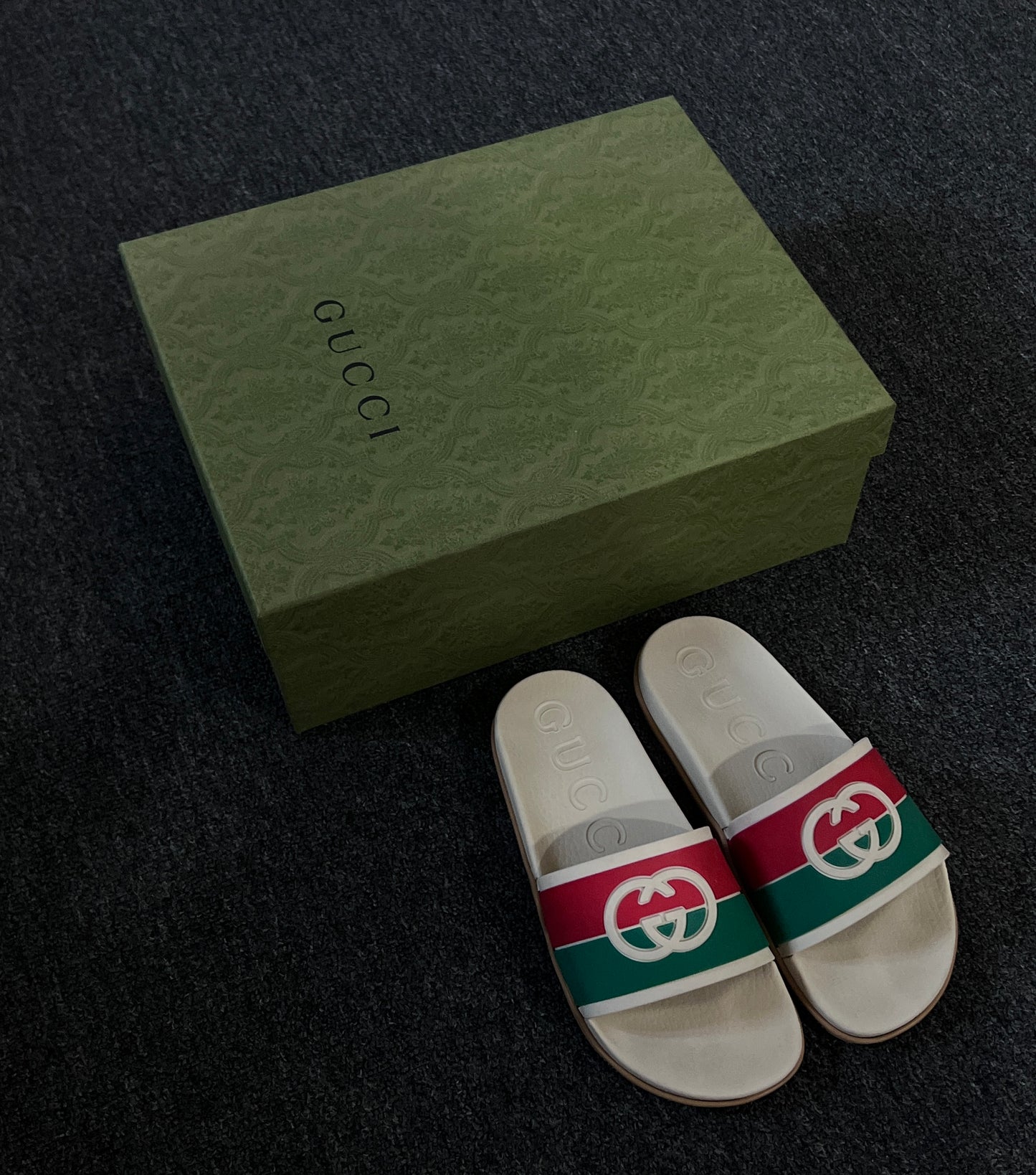 Gucci Classic Logo Slides Balance