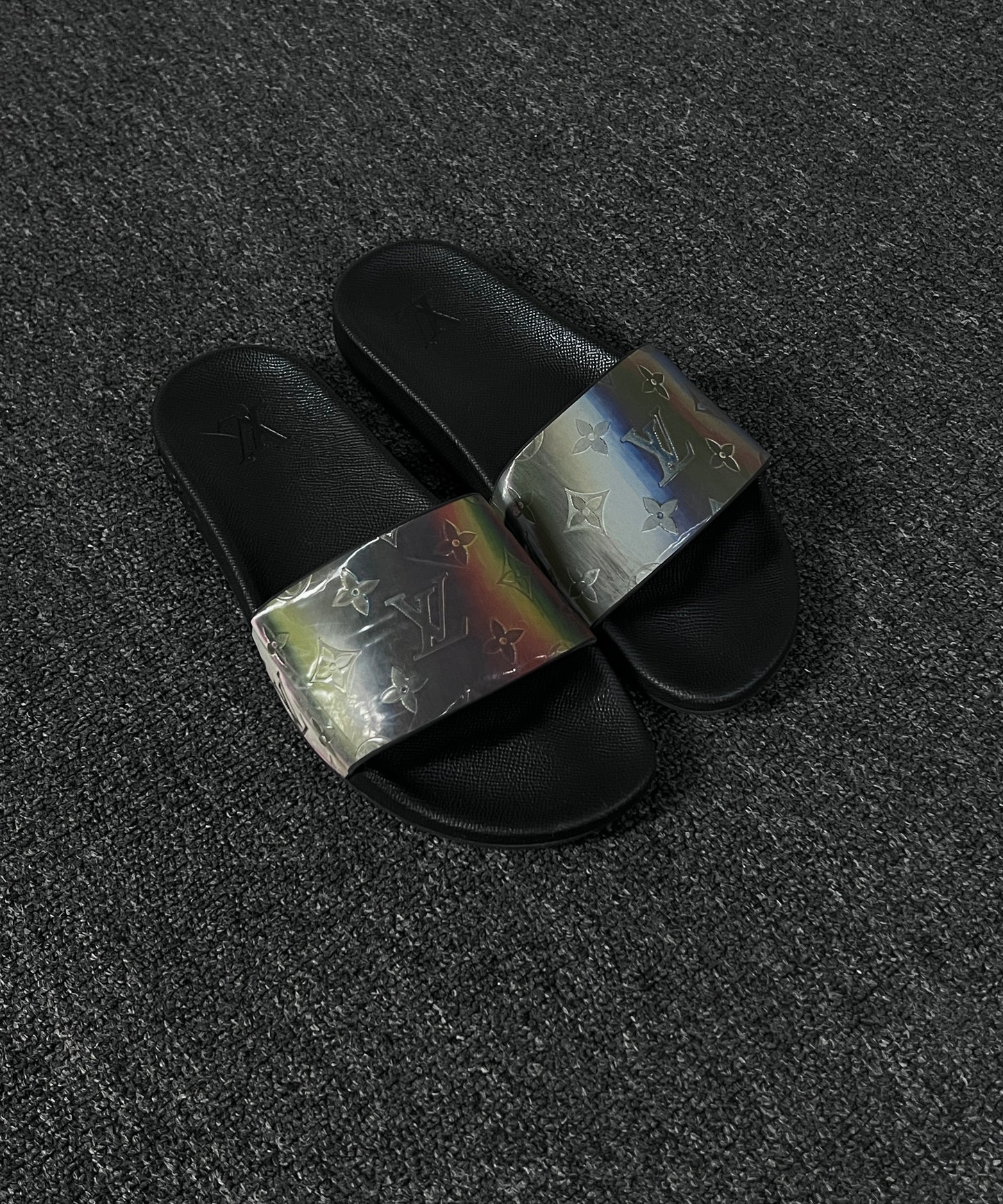 LV Waterfront Mule Slides