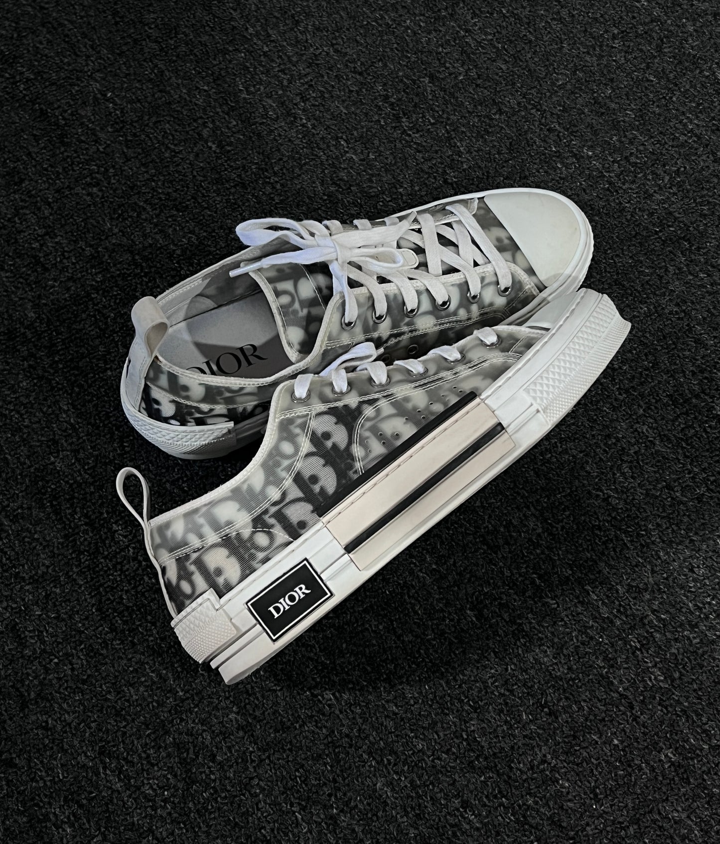DIOR OBLIQUE B23 LOGO LOW CUT SNEAKERS