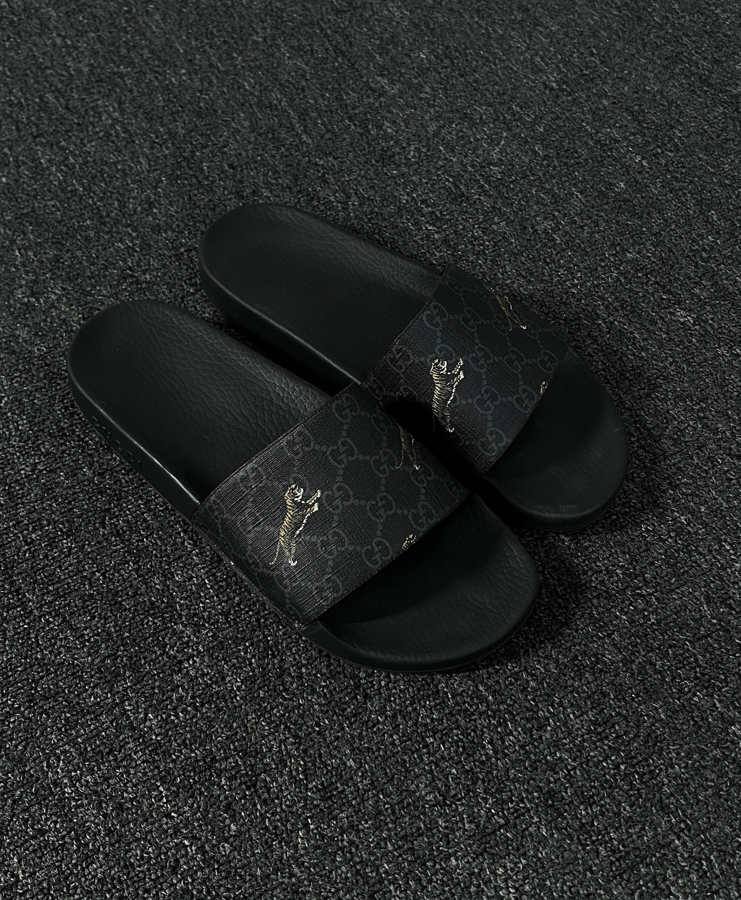 Balance Gucci Slides Off White Tee