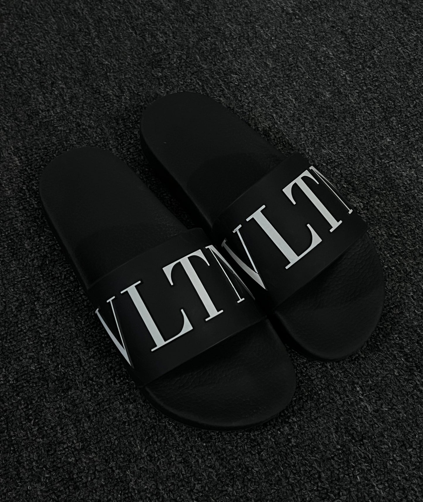 VLTN LOGO SANDALS SLIDES