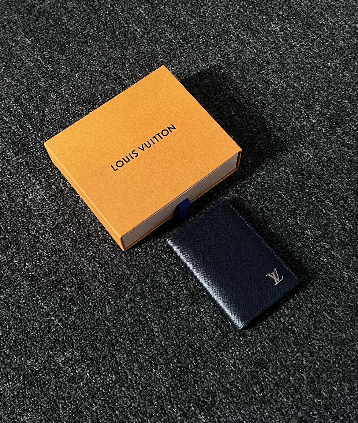 Lv card holder