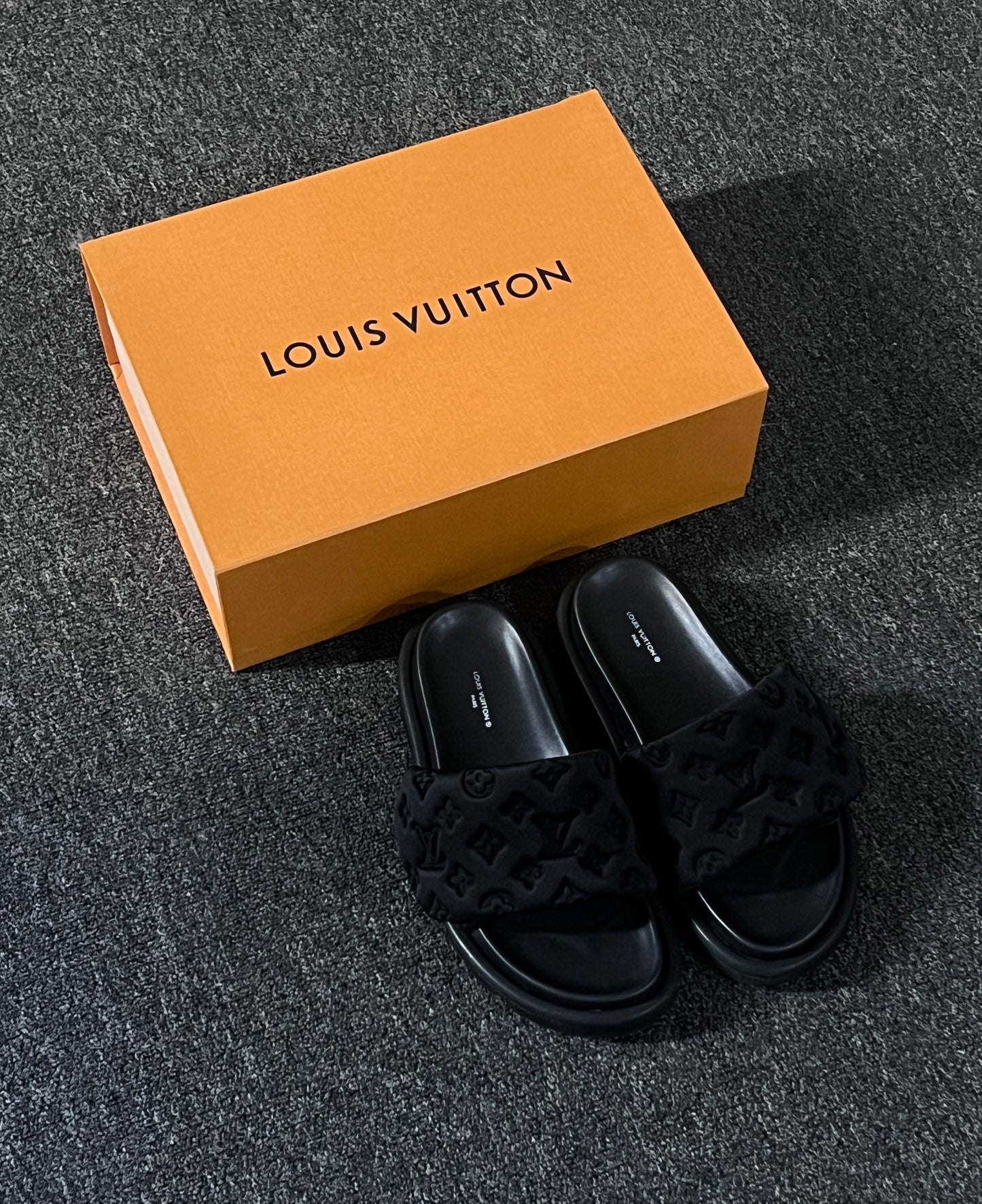 LOUIS VUITTON PILLOW COMFORT SLIDES