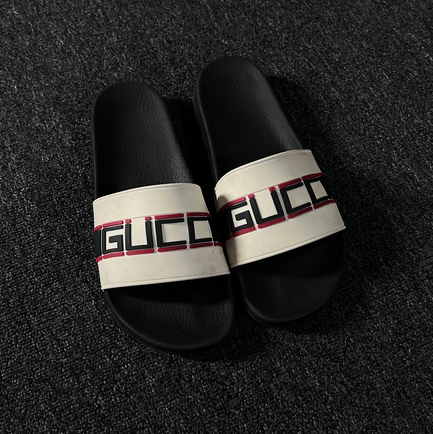 Gucci Classic Logo Slides